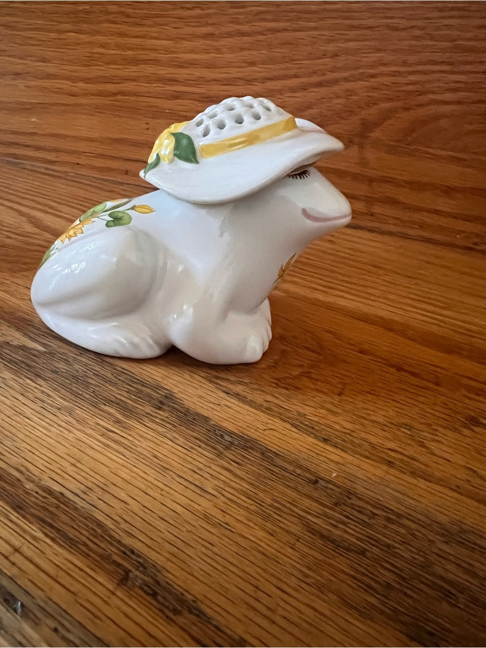 Avon Vintage potpourri white Ceramic Frog Figurine Yellow Floral Hat fragrance